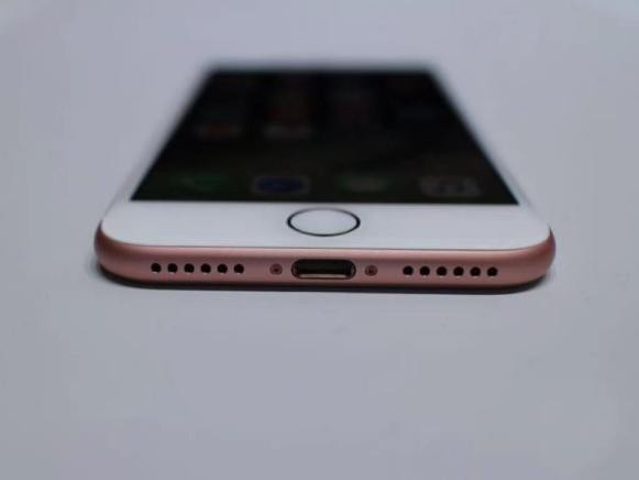 一臺6年前128G的iPhone7 PLUS，放現在，相當於什麼價位的手機？