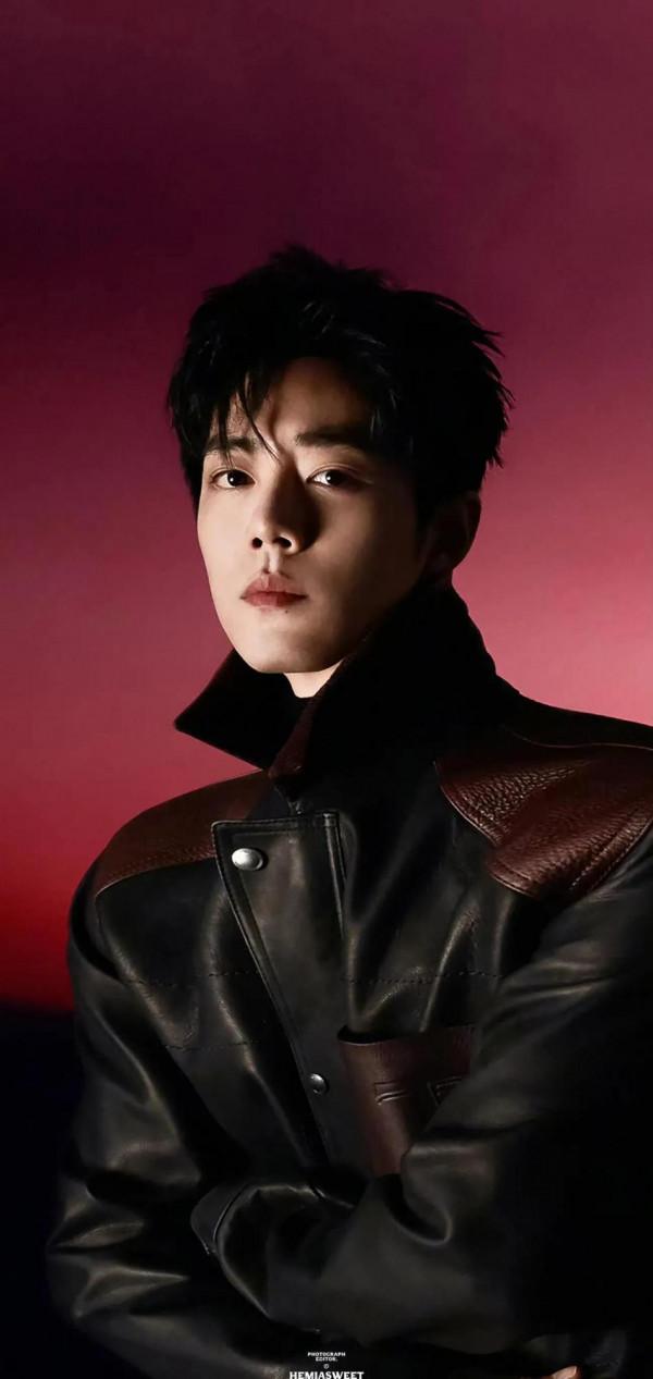 從ELLE 2022開年刊各套造型之黑夜篇說說肖戰的時尚表現力 從ELLE 2022開年刊各套造型之黑夜篇說說肖戰的時尚表現力