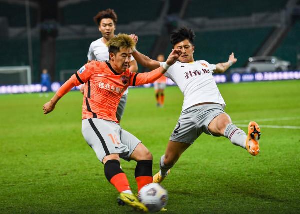 足球——中超:深圳隊勝河北隊 足球——中超:深圳隊勝河北隊