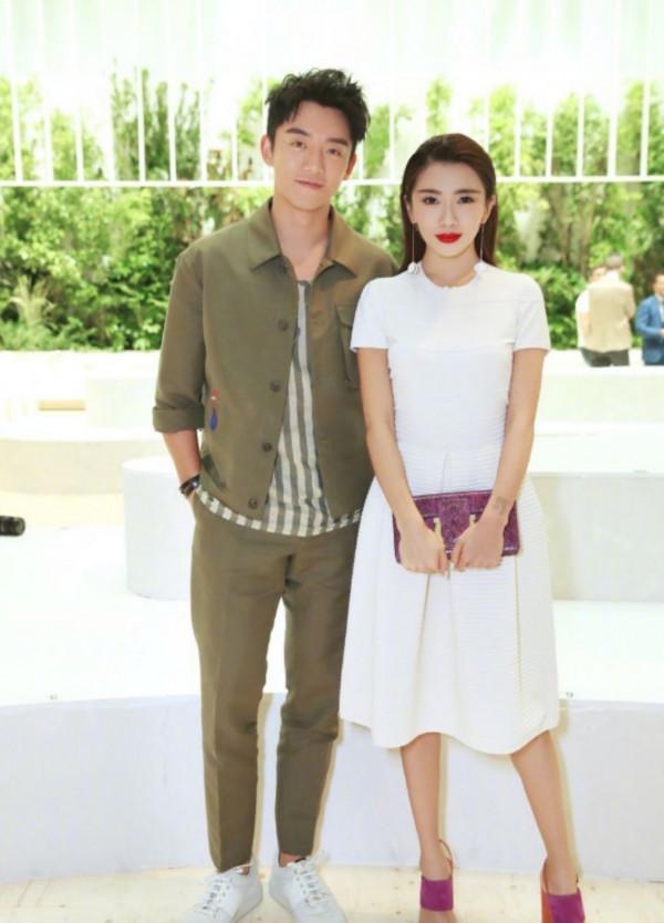 35歲鄭愷現身菜市場,蹲在地上買南瓜,路人凌晨圍觀太熱鬧 35歲鄭愷現身菜市場,蹲在地上買南瓜,路人凌晨圍觀太熱鬧