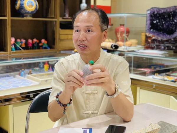 金鴻珊——百年傳承 雕刻鼻菸壺內畫錦繡人生 金鴻珊——百年傳承 雕刻鼻菸壺內畫錦繡人生