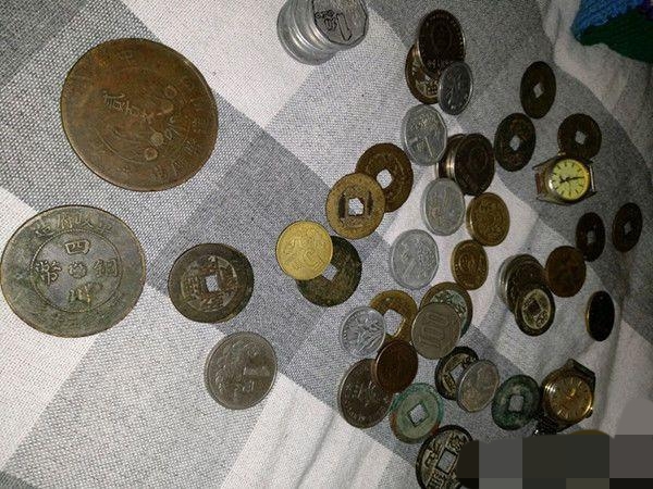 硬幣盒子裡發現一枚價值3萬的2角硬幣,拿到古玩市場卻被打臉 硬幣盒子裡發現一枚價值3萬的2角硬幣,拿到古玩市場卻被打臉