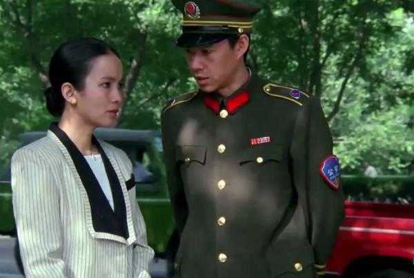 “悲傷”的呂麗萍：一婚張豐毅，二婚足球評論員，42歲嫁孫海英