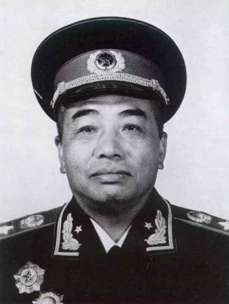 志願軍參謀長僅授少將，彭老總得知怒拍桌道：他是少將 我最多中將