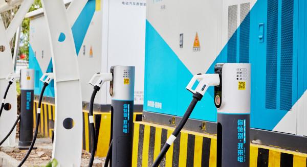 十一電車出行兩大主題:續航打折、充電排隊,你更不能接受哪個? 十一電車出行兩大主題:續航打折、充電排隊,你更不能接受哪個?