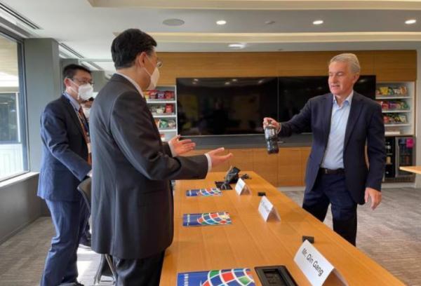 “如果不能解決分歧，請閉嘴！”中美關係會議上，駐美大使秦剛嚴正發聲