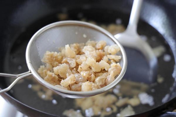 記住這幾步,熬出來的豬油又白又香,沒有異味兒,炒菜烘焙離不了 記住這幾步,熬出來的豬油又白又香,沒有異味兒,炒菜烘焙離不了