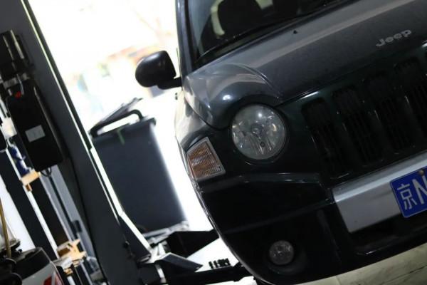 怪獸修車：翻新一輛“破爛不堪”的吉普指南者，滿血復活變新車