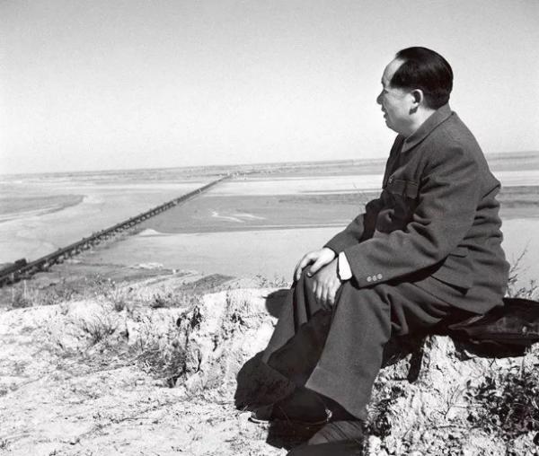 52年毛澤東視察黃河,一六旬老太趕來詢問:主席,斯大林咋沒來? 52年毛澤東視察黃河,一六旬老太趕來詢問:主席,斯大林咋沒來?