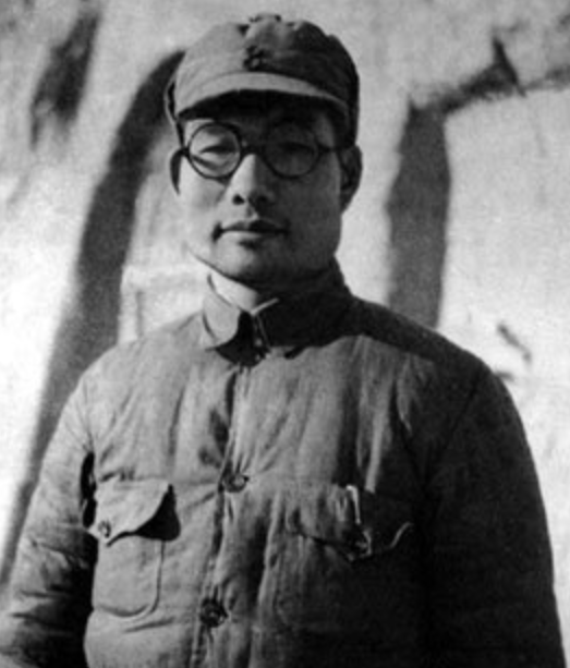 46年主席做了三個決定，讓肖勁光去辦，結果淮海戰役讓粟裕享福了