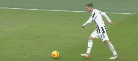 意甲-AC米蘭0-0尤文圖斯降至第三 伊布傷退 莫拉塔失良機