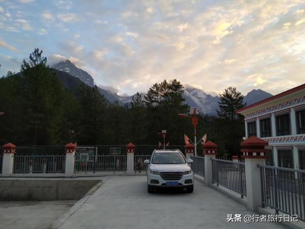 米堆冰川—世界上海拔最低的冰川