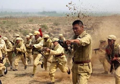 張靈甫必須死！沒朋友幫，有敵人害，天羅地網式絞殺只能一命歸天