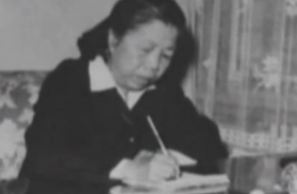 與周恩來久別重逢，鄧穎超坦白一事，周恩來大怒：你怎麼這麼糊塗