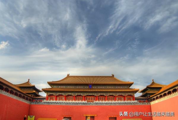 北京故宮是世界上現存規模最大、儲存最完整的木質結構古建築之一