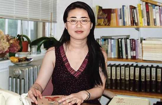 22年前,";北大才女";田曉菲堅決嫁美國老頭,她如今過得如何? 22年前,";北大才女";田曉菲堅決嫁美國老頭,她如今過得如何?