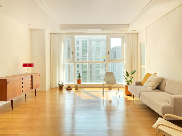 “空無一物”的家,不代表沒人氣,123㎡極簡,看久了發現很溫馨 “空無一物”的家,不代表沒人氣,123㎡極簡,看久了發現很溫馨