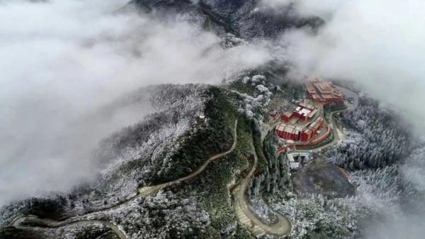 賞美圖，&OpenCurlyDoubleQuote;雲&rdquo;遊雙牌陽明山