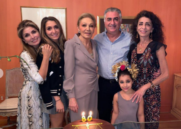 “伊朗玫瑰”法拉赫:王冠上鑲著60克拉粉鑽,晚年靠變賣珠寶為生 “伊朗玫瑰”法拉赫:王冠上鑲著60克拉粉鑽,晚年靠變賣珠寶為生