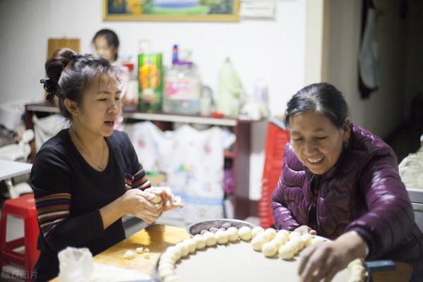 66歲老人哭訴：再好的關係，也不敢去串門了，串門被打，我怕怕了