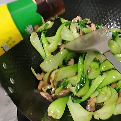 會做這些香菇油菜，你比大廚都牛氣