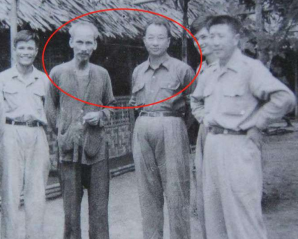 1950年胡志明到我國搬救兵，毛主席問他要多少兵，胡：我只要陳賡