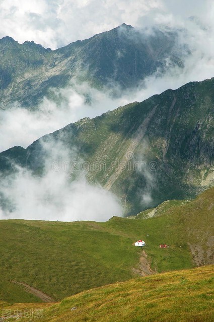 雲霧繚繞大山仙境圖片，唯美的意境，一起感受山水風景的壯美
