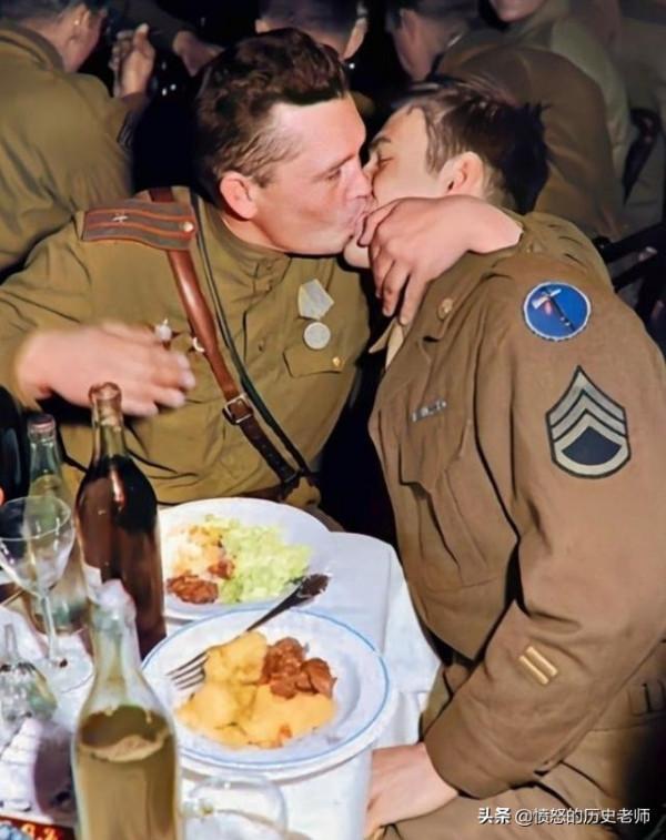 珍貴老照片:穿西裝的希特勒、下跪的清政府、原子彈爆炸的場面 珍貴老照片:穿西裝的希特勒、下跪的清政府、原子彈爆炸的場面