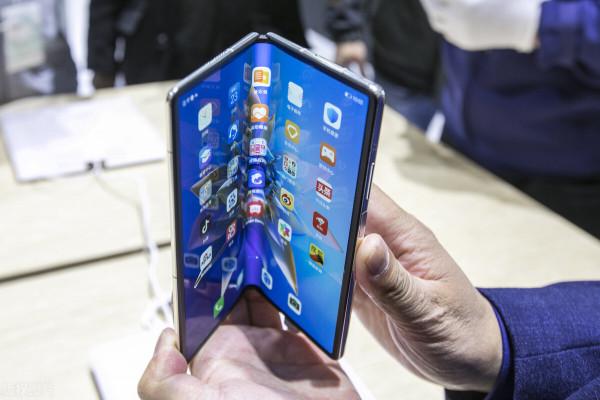 今年的可摺疊手機市場，可能還是三星一家獨大