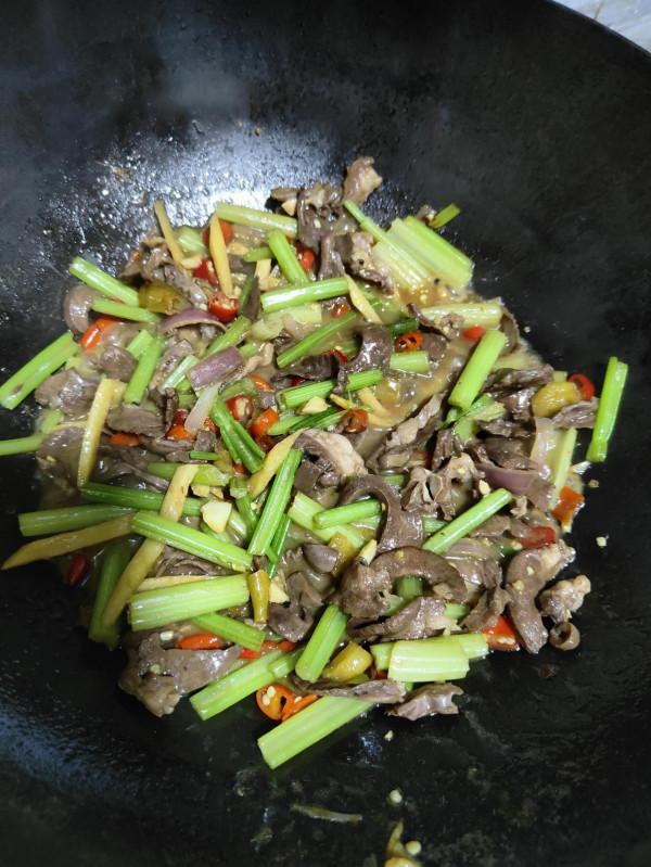 又一道超級下飯的家常菜，泡椒豬心，又辣又好吃