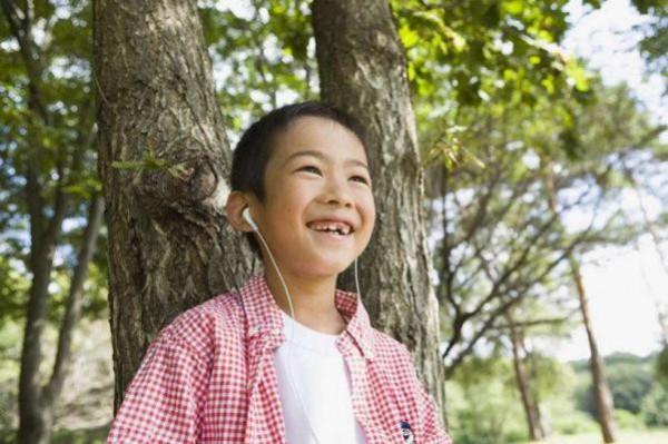 2014年，廣西一男孩靠吃野菜生存，母親卻因有苦衷未相認