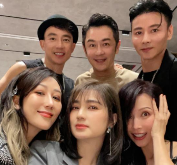 洪欣冉瑩穎過生日,陳浩民夫妻參加聚會,“整容臉”齣戲引關注 洪欣冉瑩穎過生日,陳浩民夫妻參加聚會,“整容臉”齣戲引關注