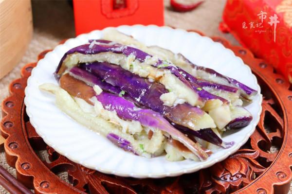 我家做涼拌茄子，不用上鍋蒸，茄子不變色，水汽少，入味好吃