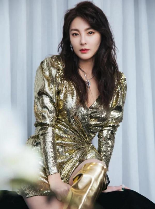 女神張雨綺驚豔時光寫真集