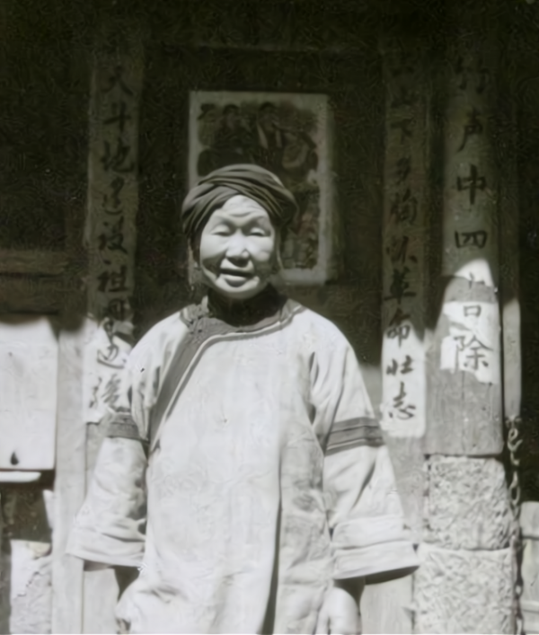 山東農婦去博物館，指著文物說是她的被嘲諷，博物館領導親自證實