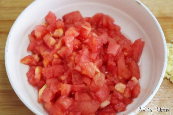 西紅柿炒鵪鶉蛋，不能直接下鍋炒！大廚教您一招，鵪鶉蛋入味鮮美