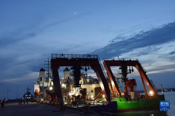 挺進萬米深藍，拓展深海科考——“奮鬥者”號“十四五”開局首潛航次取得新突破