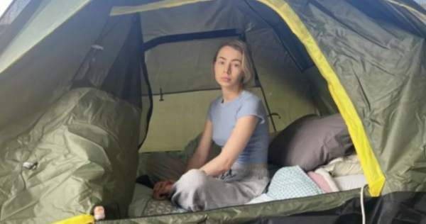 慘！澳洲妹子確診後被趕出男友家，被迫住車裡和帳篷，還被親人嫌棄