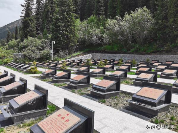 漢EV自駕新疆獨庫公路，探訪獨庫公路烈士陵園，致敬築路人