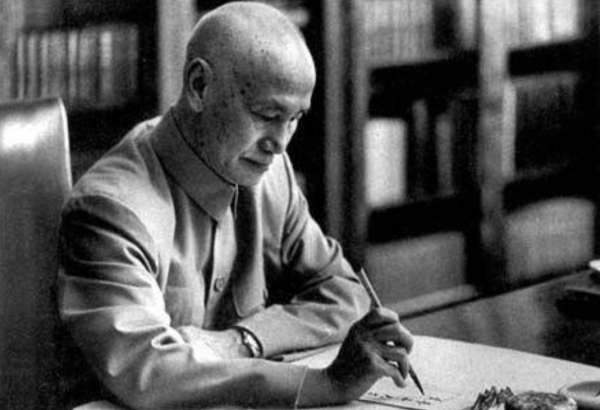 馬鴻逵晚年有多慘？被老蔣清算，帶3老婆逃美國，生活卻雞飛狗跳