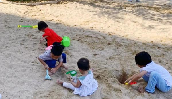 孩子被同伴教唆做危險的動作，聰明的家長這樣說