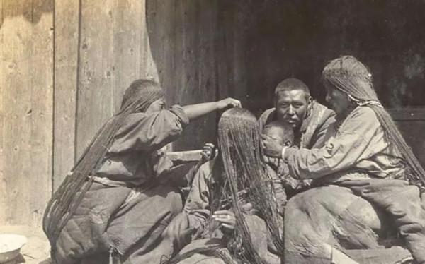 18歲姑娘挖出2噸銀元，背後隱藏32年秘密，上交國家後結局如何？