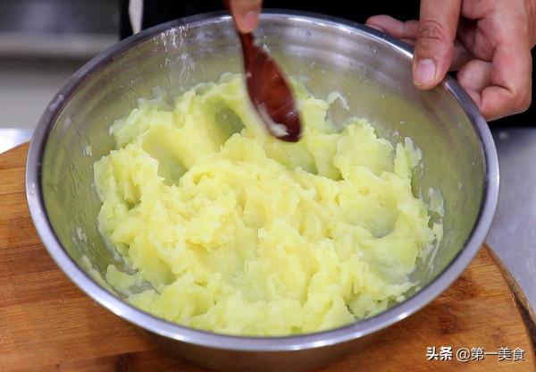 秋葵別再炒著吃了,試試這道高顏值的秋葵土豆泥,清脆可口又營養 秋葵別再炒著吃了,試試這道高顏值的秋葵土豆泥,清脆可口又營養