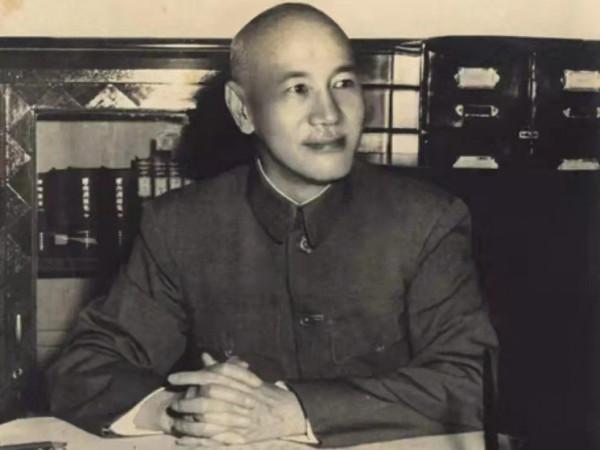 1931年，王亞樵派人刺殺蔣介石，路邊丟棄一條火腿，行動功敗垂成