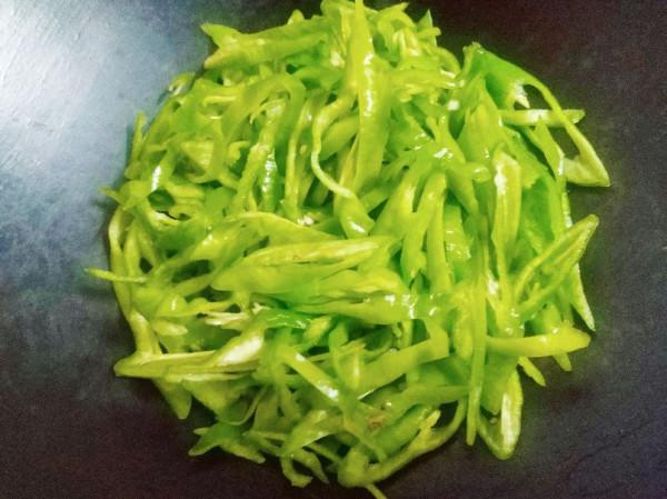 辣椒炒雞蛋怎麼做好吃？第一步不是放油，按照3步走，堪比大廚