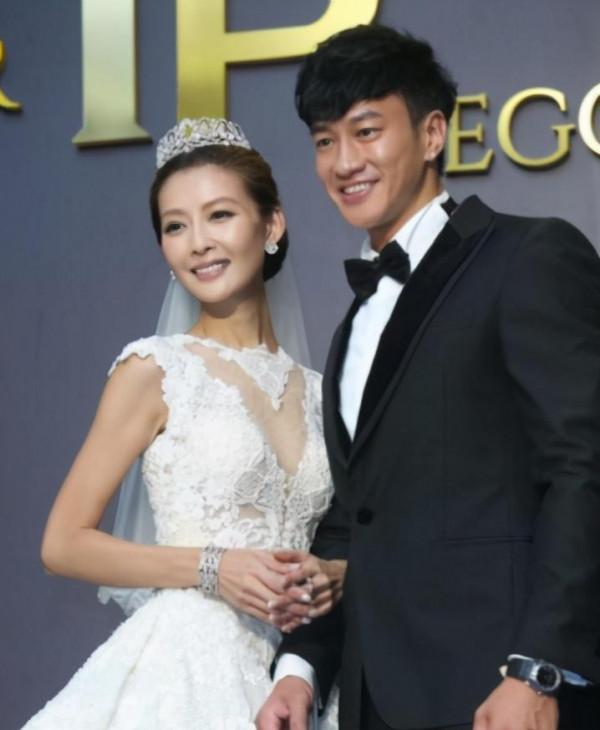 &quot;苦情霸總&quot;何潤東：留學被同學叫娘娘腔，被父親狼行教育導致自閉