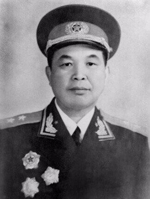 開國中將劉忠回鄉尋母，卻發現母親沿街乞討，痛哭大呼：兒不孝啊