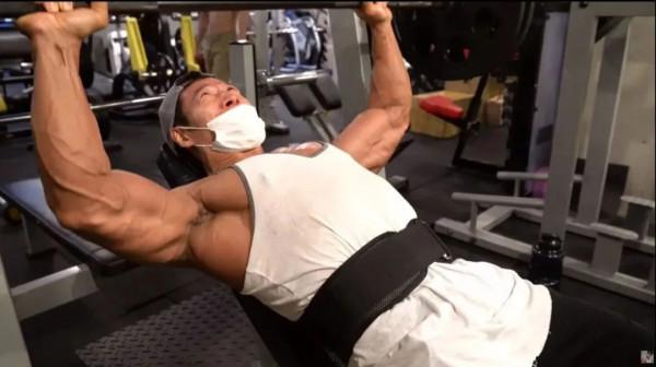 46歲金鐘國被質疑打荷爾蒙增肌,加拿大健身教練:他有吃藥 46歲金鐘國被質疑打荷爾蒙增肌,加拿大健身教練:他有吃藥