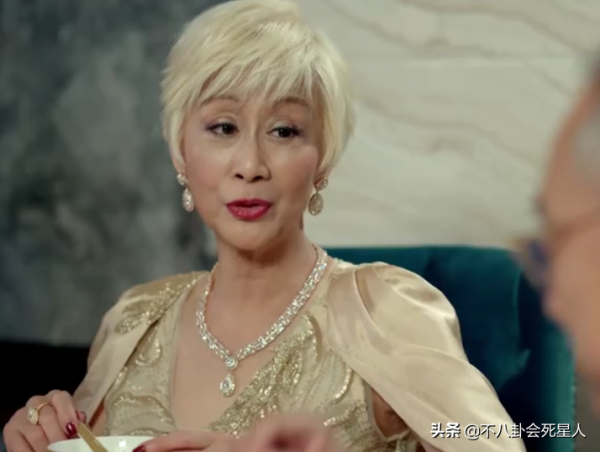 TVB又一豪門大戲開播，張智霖臉腫脖子短，熊黛林氣場力壓楊怡