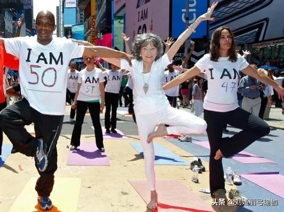 誰說100歲就不能教瑜伽了？120歲我也照樣練